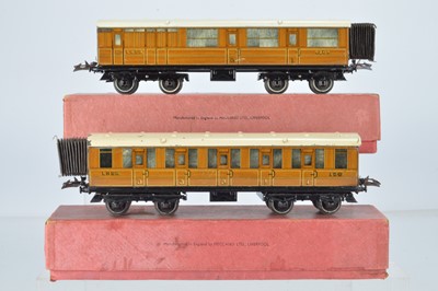 Lot 670 - Hornby O Gauge C 575, No2 Corridor Coach Brake -Composite and C574 No2 Corridor Coach 1st/3rd (2)