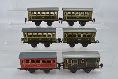 Lot 835 - Bing O Gauge European style 4 wheel coaches consisting of 4 x 1st/2nd class green coaches No 5551, 1 x 1st/2nd class red coach and 1 x green post van, (5)