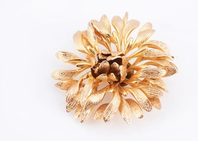 Lot 21 - A Henkel and Grosse (Christian Dior) gilt metal flower brooch