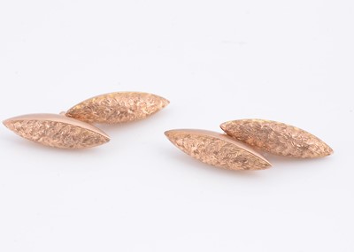 Lot 54 - A pair of 10ct gold Edwardian torpedo engraved cufflinks