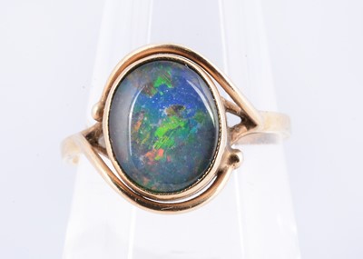 Lot 59 - A 9ct gold opal doublet ring