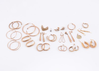 Lot 60 - A collection of 9ct gold earrings