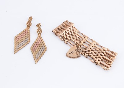 Lot 61 - A 9ct gold gate bracelet together with tri 9ct gold panther link earrings