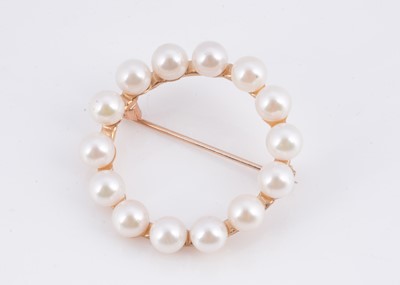 Lot 97 - A 9ct gold cultured pearl wreath brooch