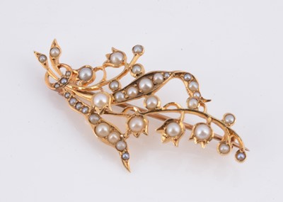 Lot 98 - A 15ct gold seed pearl bar brooch