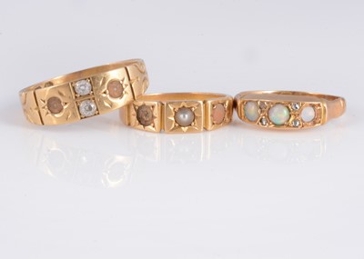 Lot 136 - Three 18ct gold gem set rings