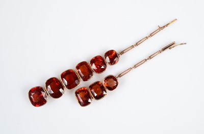 Lot 146 - An Edwardian garnet flexible link bracelet