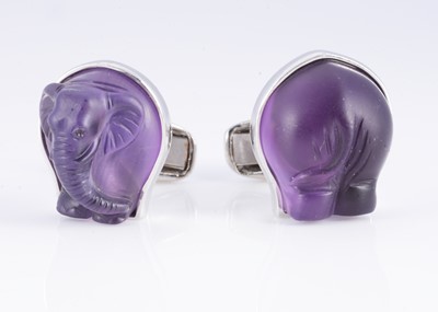 Lot 153 - A pair of 18ct gold Longmire elephant cufflinks
