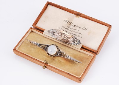 Lot 160 - A moonstone set silver brooch