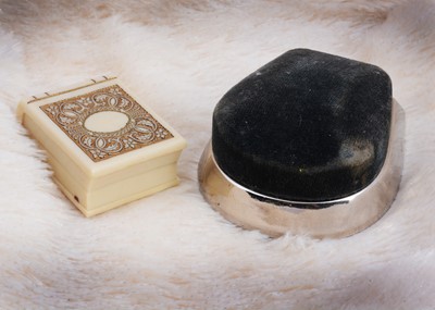 Lot 165 - Two art deco ring boxes