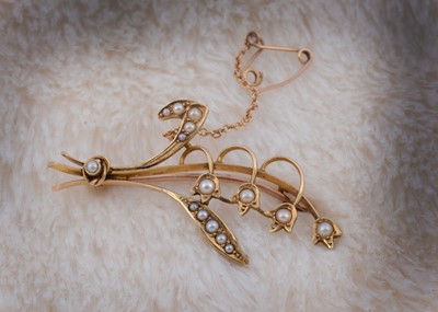 Lot 168 - A 15ct gold lily of the valley seed pearl brooch