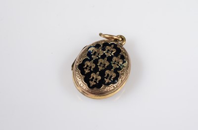 Lot 178 - An Edwardian gold fronted & backed enamel decorated fleur de lye panel decoration