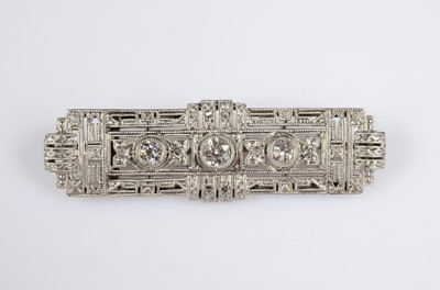 Lot 179 - A 14ct continental white gold Art Deco style brooch