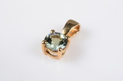 Lot 193 - A contemporary 10k marked bi-colour tanzanite pendant