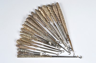 Lot 200 - Twenty tapered narrow handled steel button hooks