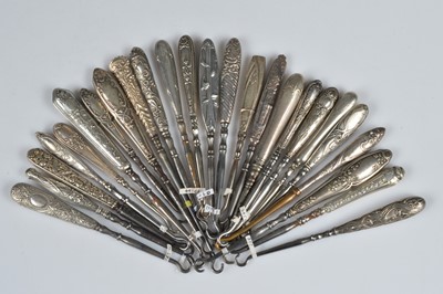 Lot 207 - Twenty six silver and white metal handled steel button hooks
