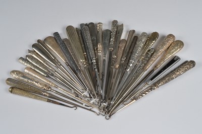 Lot 219 - Thirty three steel button hooks