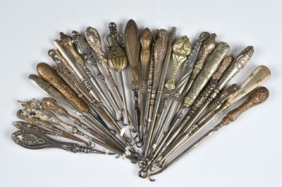 Lot 221 - Twenty nine steel button hooks