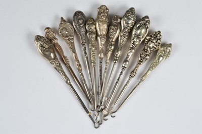 Lot 226 - Eleven female profile handled button hooks