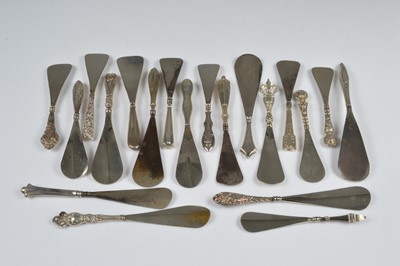 Lot 230 - Twenty silver handled shoe horns