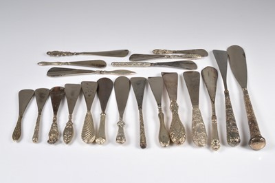 Lot 231 - Twenty silver handled shoe horns