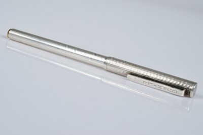 Lot 275 - A vintage silver pen by Dunhill