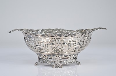 Lot 277 - A late Victorian silver bread basket by JH