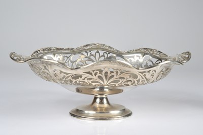 Lot 296 - A George V silver footed dish by John Round & Son