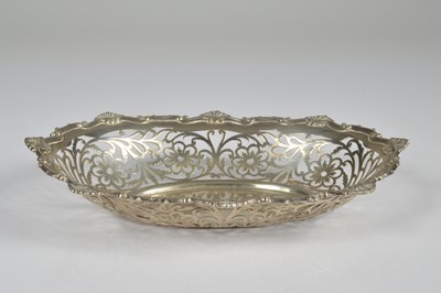 Lot 305 - A late Victorian small silver serving basket by William Hutton & Sons