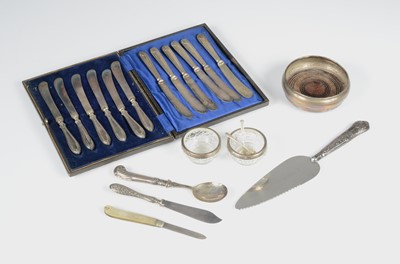 Lot 397 - Two sets of silver handled knives and other silver items