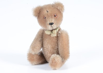 Lot 73 - A small post-war Schuco yes/no teddy bear