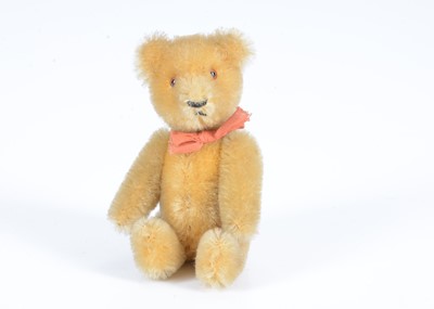 Lot 75 - A small post-war Schuco yes/no teddy bear