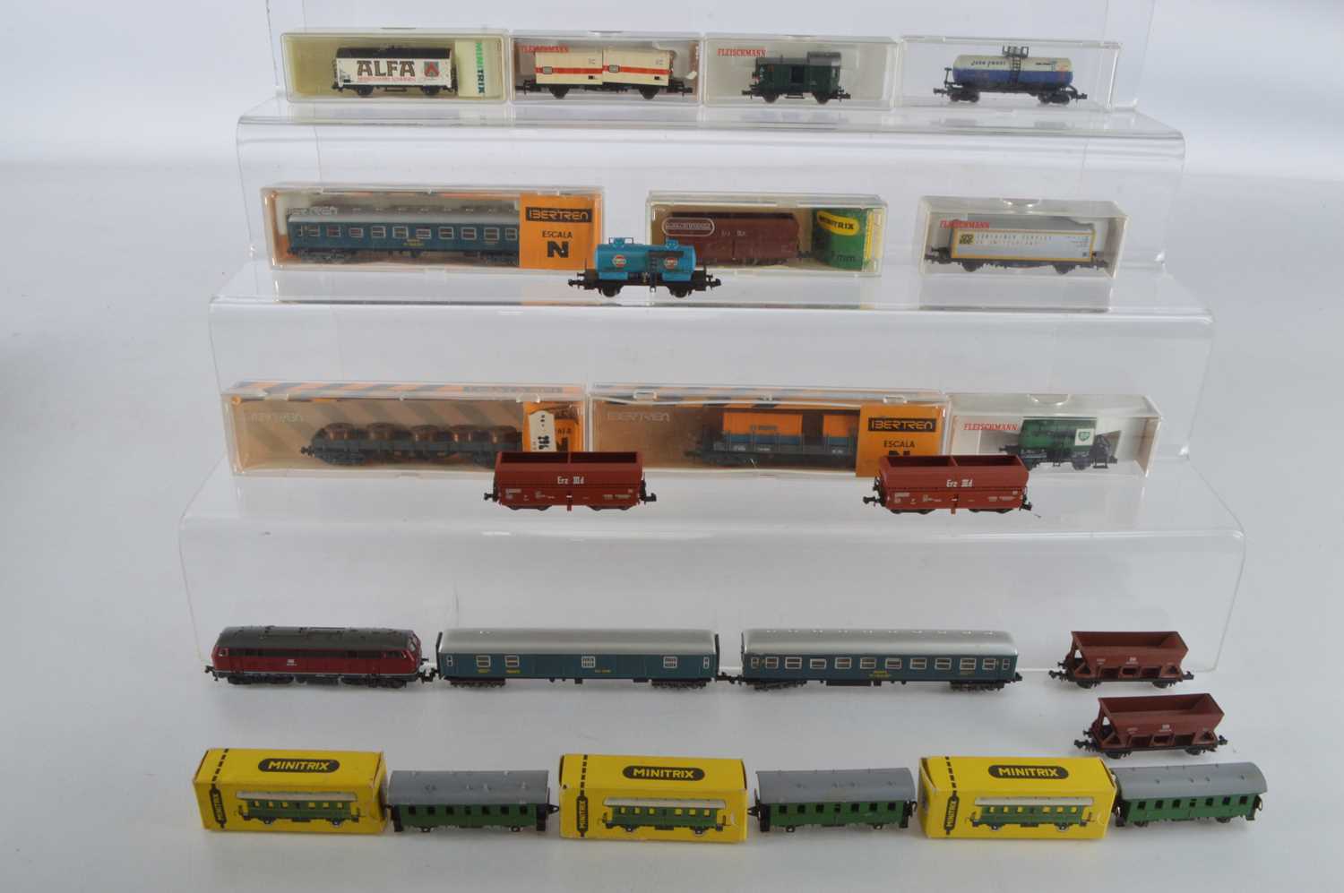Lot 25 - N Gauge Continental Outline Diesel Locomotive Coaches and Freight Stock (21)