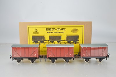 Lot 26 - N Gauge Accessories (15)
