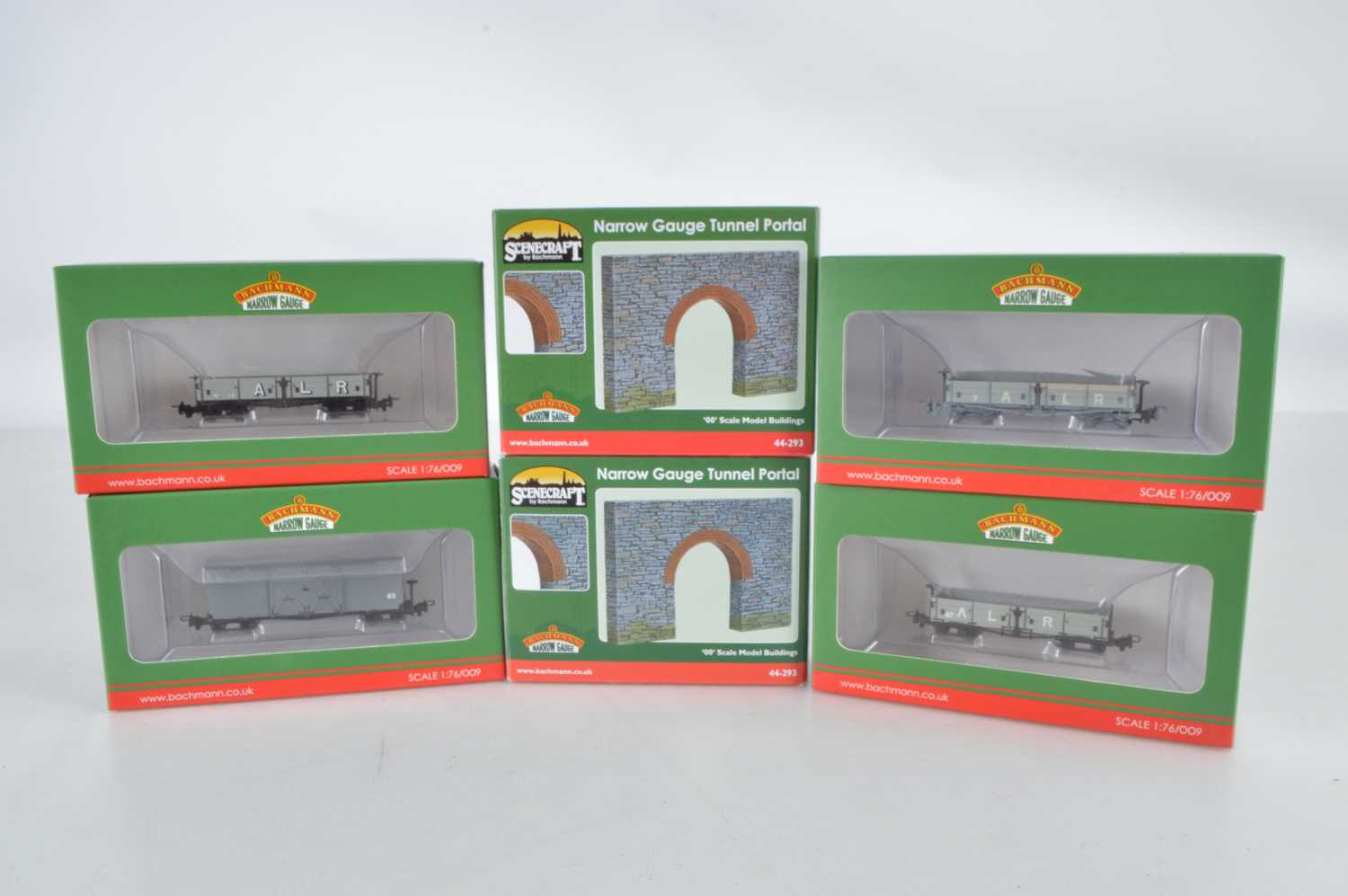 Lot 49 - Bachmann Narrow Gauge 009 Goods Wagons and Tunnel Portals (6)