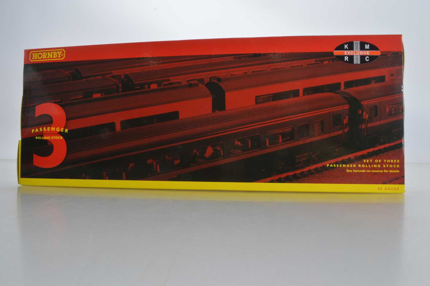 Lot 89 - Hornby (China) Kernow Exclusive boxed 00 Gauge Great Western Railway green Mk 3 Triple Sleeper Coach pack