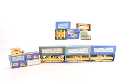 Lot 377 - Hornby-Dublo 00 Gauge  3-Rail Island Platforms Signal Boxes Footbridges and Level Crossings (12)