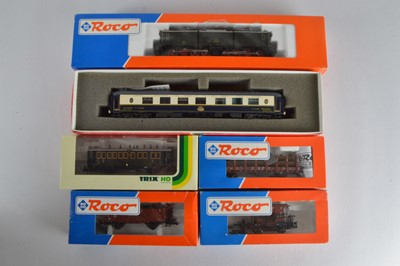 Lot 512 - Roco German HO Gauge Electric Locomotive and Other Continental Coaches and Freight Stock (6)