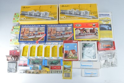 Lot 520 - HO Scale Trackside Kits and Accessories (35+)