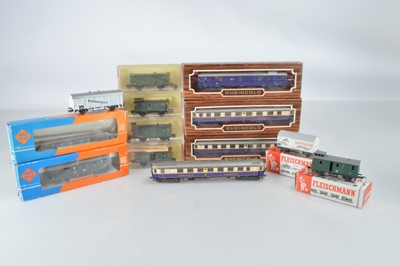 Lot 526 - HO Gauge German Coaching Stock and Freight Stock (13)