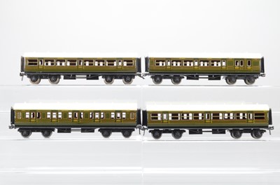 Lot 587 - Bassett Lowke 1931 series O gauge Southern Railway coaches (4)