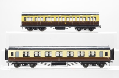 Lot 590 - Edward Exley O Gauge GWR roundel crest non corridor coach, no 2141 together with a K5 Exley GWR City Crest corridor coach (2)