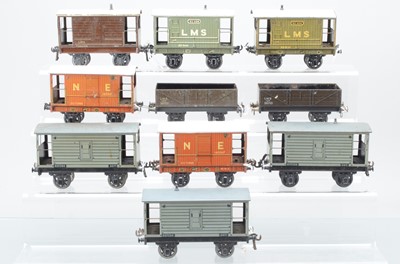 Lot 594 - Bassett Lowke O gauge rolling stock (10)