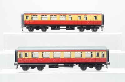 Lot 595 - Bassett Lowke O gauge BR coaches (2)