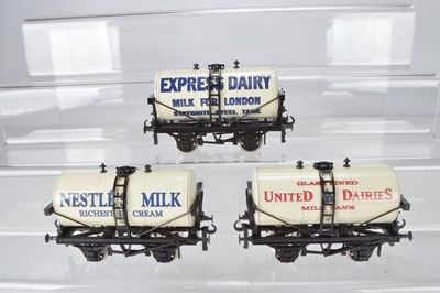 Lot 689 - ACE Trains O Gauge modern issue 4 wheel tanker sets,  (2 boxes, 6 wagons)