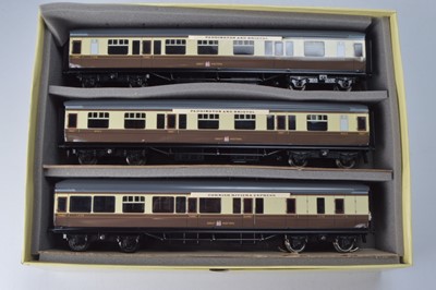Lot 744 - ACE Trains Modern Issue O Gauge C/12 GWR triple coach A SET (3 coaches)