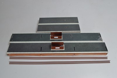 Lot 788 - ACE trains or similar O Gauge  platform sections (12 pieces)