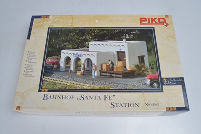 Lot 828 - PIKO G Gauge Santa Fe Station Kit
