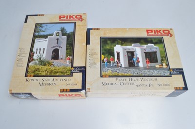 Lot 829 - PIKO G Gauge San Antonio Mission and Santa Fe Medical Centre Kits (2)