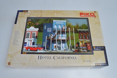 Lot 830 - PIKO G Gauge Hotel California Kit